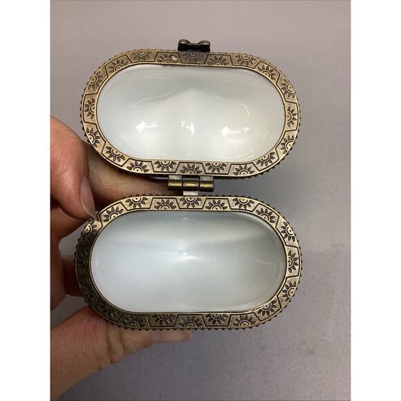 Vintage Floral Heart  Heart Trinket Box - Picture 9 of 9